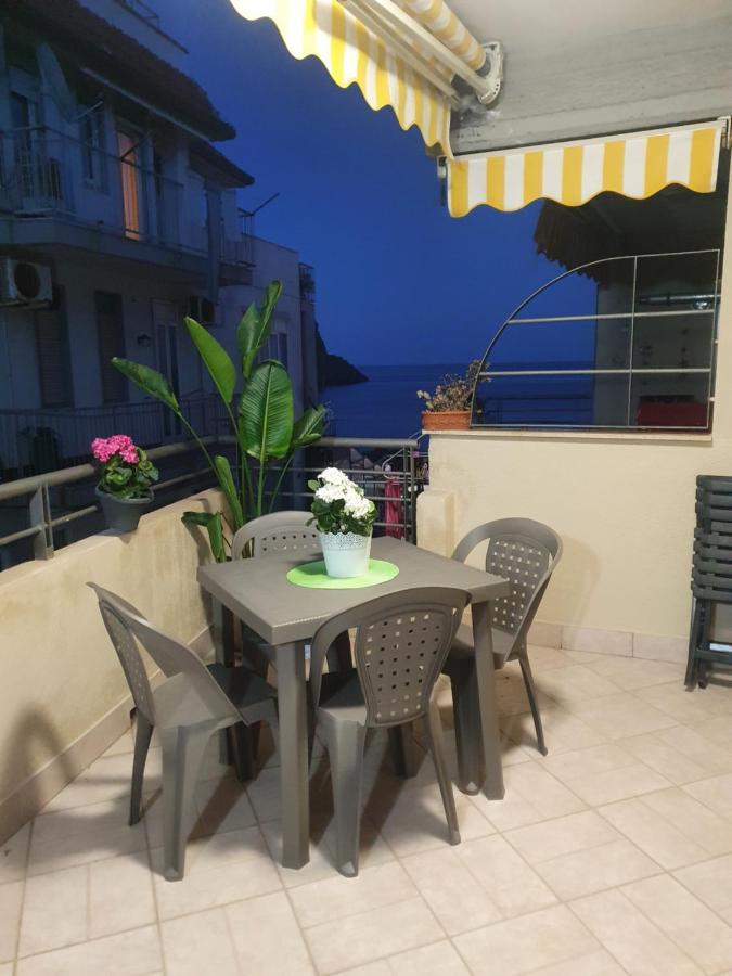 Casa Vacanze Aci Trezza In Front Of The Sea อาชิ กัสเตลโล ภายนอก รูปภาพ
