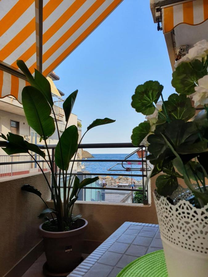 Casa Vacanze Aci Trezza In Front Of The Sea อาชิ กัสเตลโล ภายนอก รูปภาพ