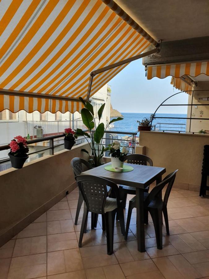 Casa Vacanze Aci Trezza In Front Of The Sea อาชิ กัสเตลโล ภายนอก รูปภาพ